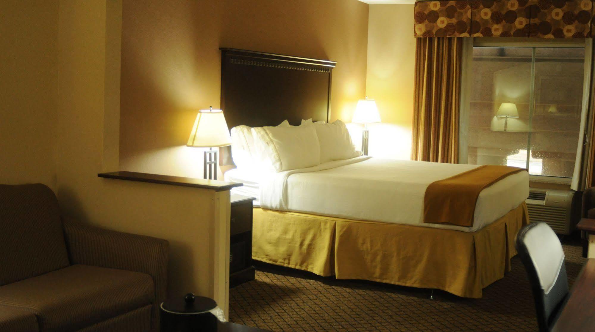 Holiday Inn Express Hotel & Suites Sedalia By Ihg מראה חיצוני תמונה